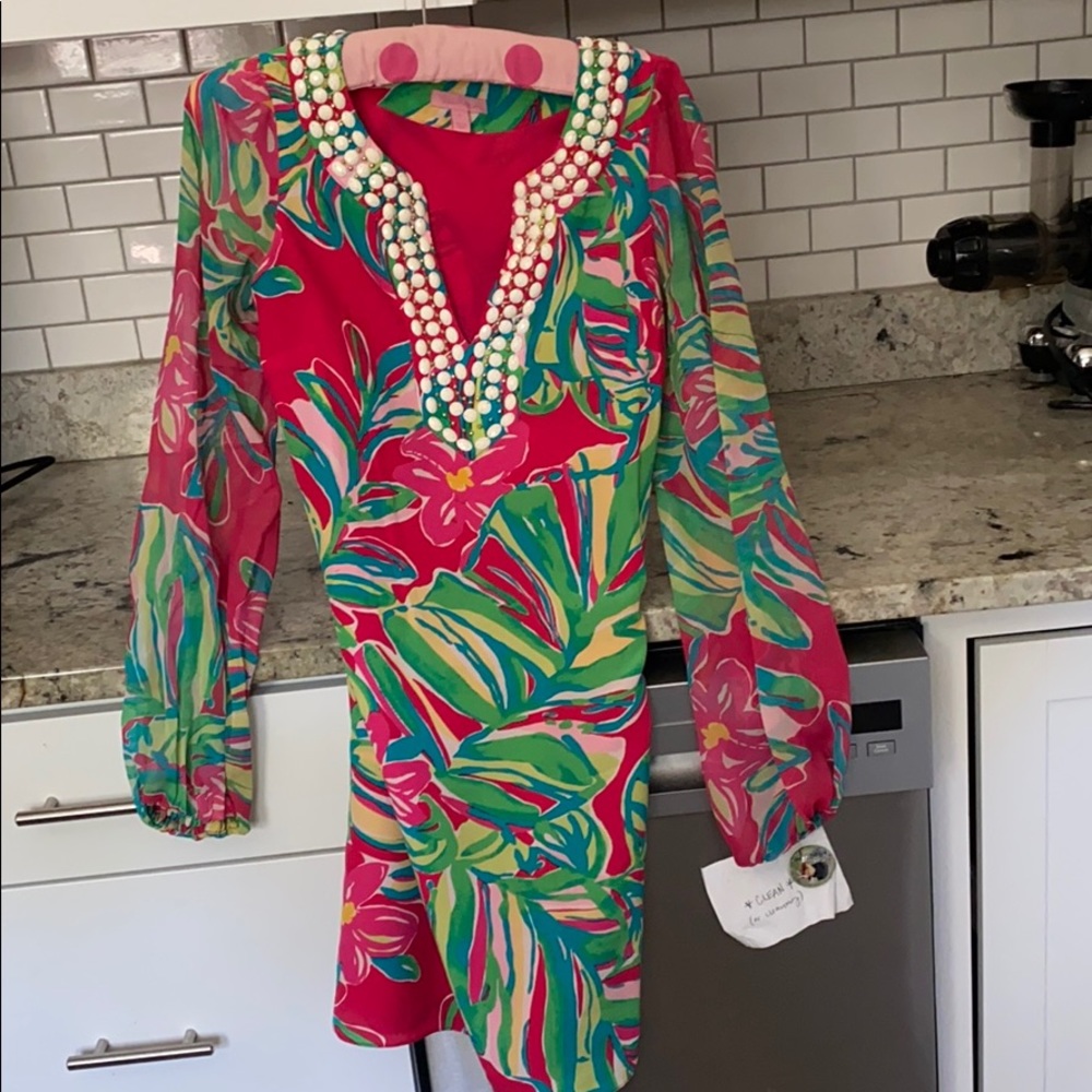 Lilly Pulitzer beautiful sheer sleeve dress